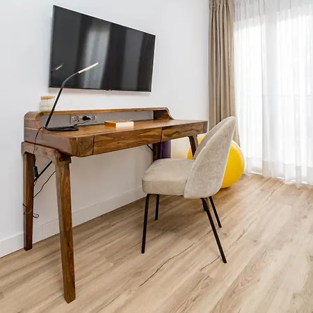 Apartment Eac3f- Modern & Light Steps From The Sea