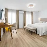 Apartment Eac3f- Modern Light Steps From The Sea