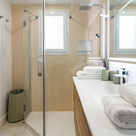 Apartment Eac3f- Modern & Light Steps From The Sea *