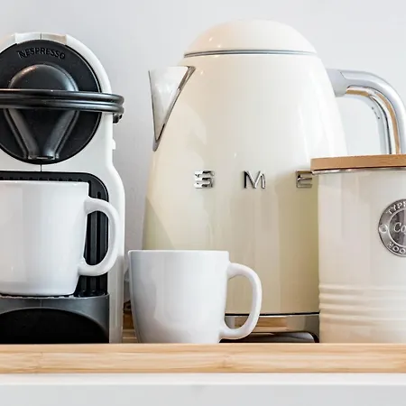 Apartment Eac3f- Modern & Light Steps From The Sea *