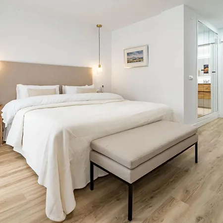 Apartment Eac3f- Modern & Light Steps From The Sea