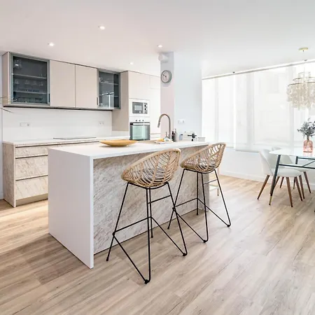 Apartment Eac3f- Modern & Light Steps From The Sea *