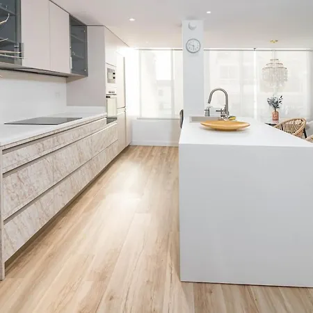 Eac3f- Modern Light Steps From The Sea Apartment *