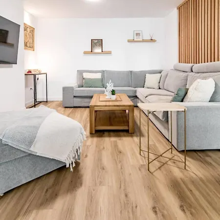 Апартаменты Eac3f- Modern Light Steps From The Sea Эстепона