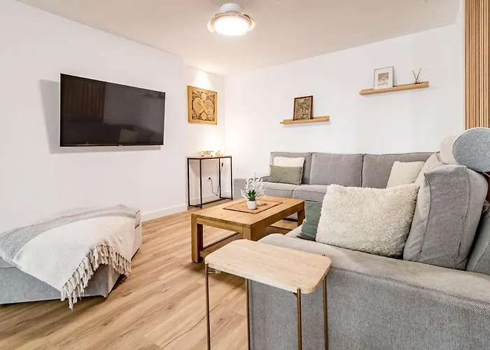 Eac3f- Modern Light Steps From The Sea